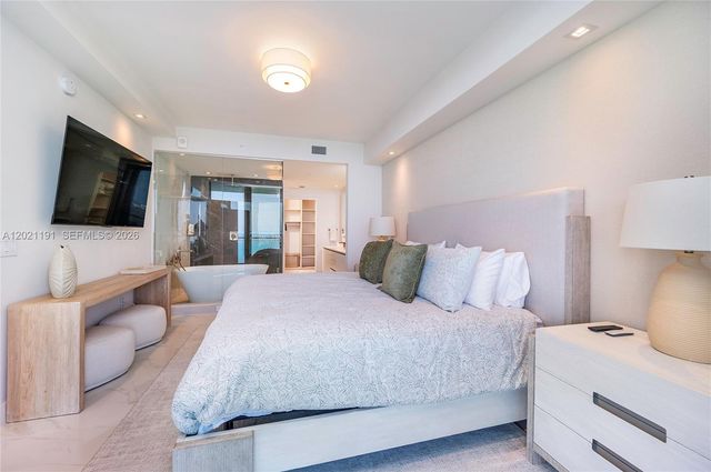700 NE 24th Street 4306 S, Miami, FL 33137