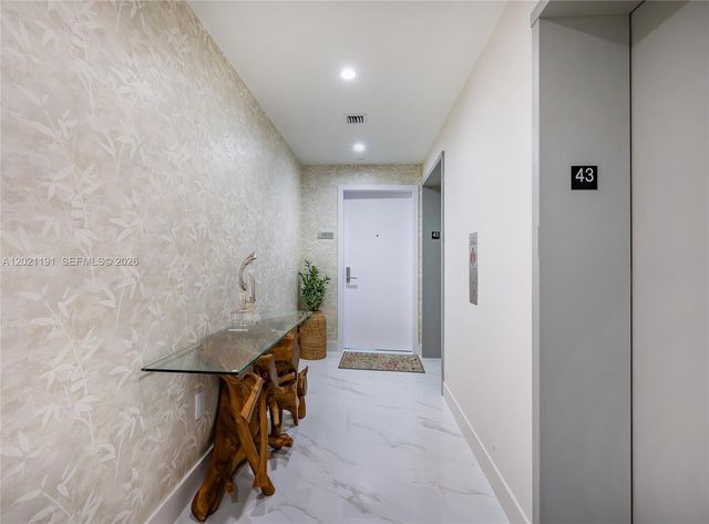 700 NE 24th Street 4306 S, Miami, FL 33137