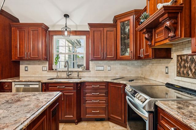 6 Suntaug Street, Lynnfield, MA 01940