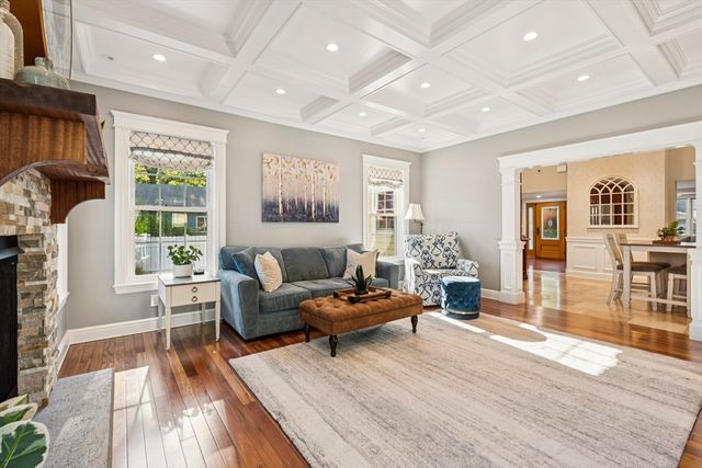 6 Suntaug Street, Lynnfield, MA 01940