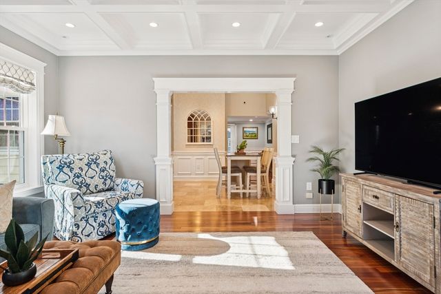 6 Suntaug Street, Lynnfield, MA 01940