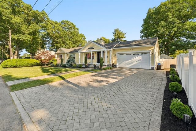 6 Suntaug Street, Lynnfield, MA 01940