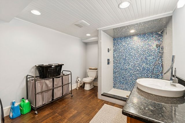 6 Suntaug Street, Lynnfield, MA 01940