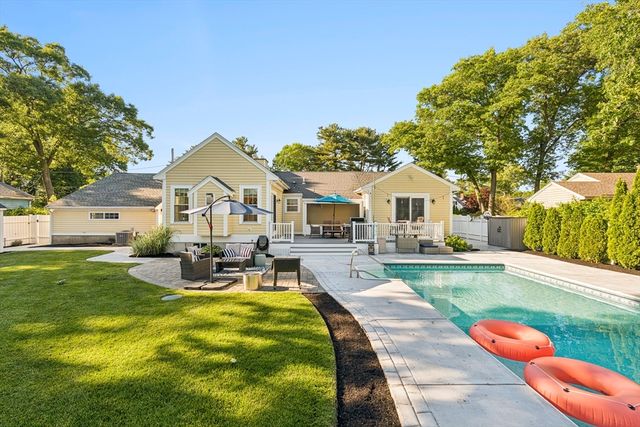 6 Suntaug Street, Lynnfield, MA 01940