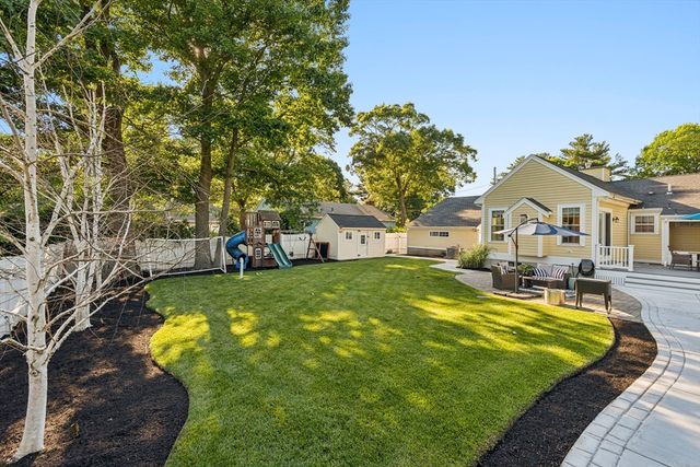 6 Suntaug Street, Lynnfield, MA 01940