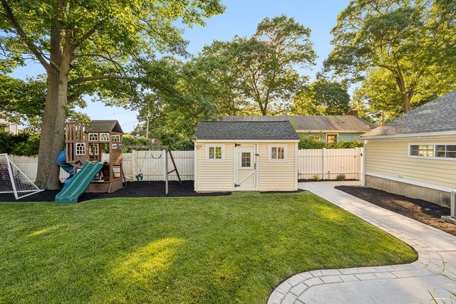 6 Suntaug Street, Lynnfield, MA 01940