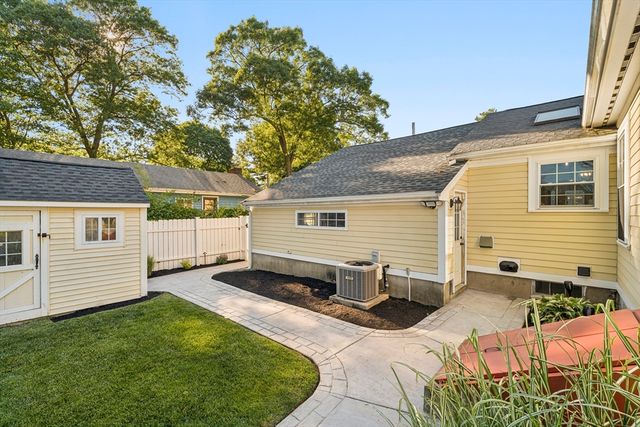 6 Suntaug Street, Lynnfield, MA 01940