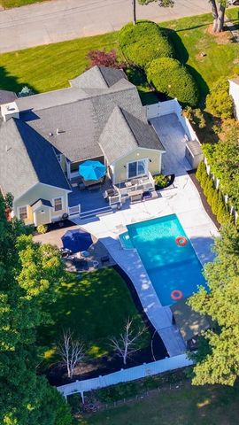 6 Suntaug Street, Lynnfield, MA 01940
