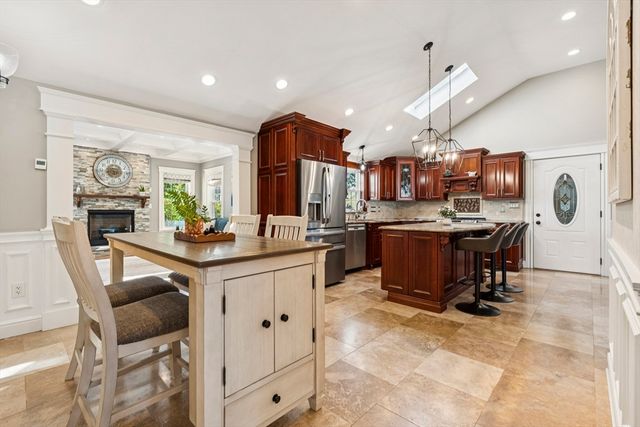 6 Suntaug Street, Lynnfield, MA 01940