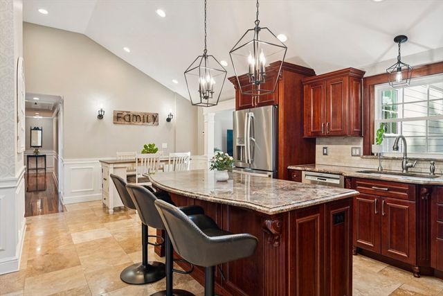 6 Suntaug Street, Lynnfield, MA 01940
