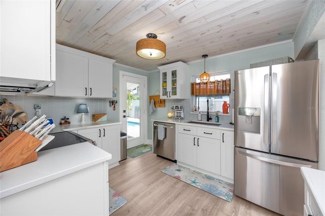 136 143RD AVENUE E, Madeira Beach, FL 33708