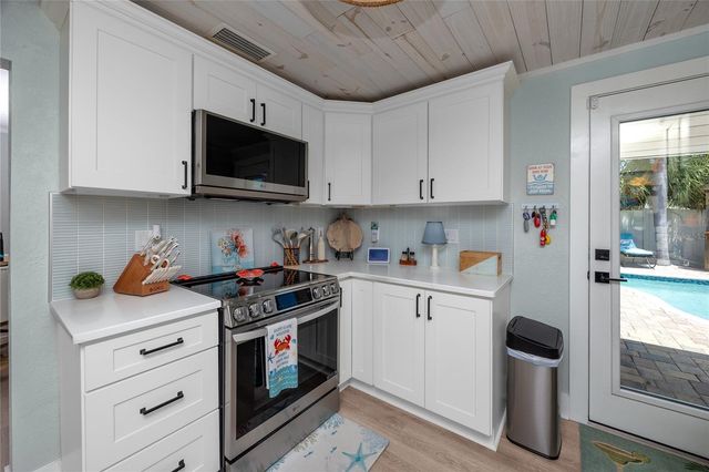 136 143RD AVENUE E, Madeira Beach, FL 33708