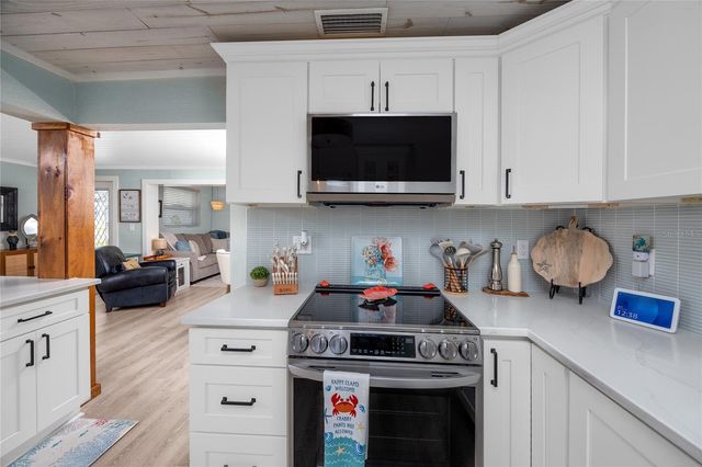 136 143RD AVENUE E, Madeira Beach, FL 33708