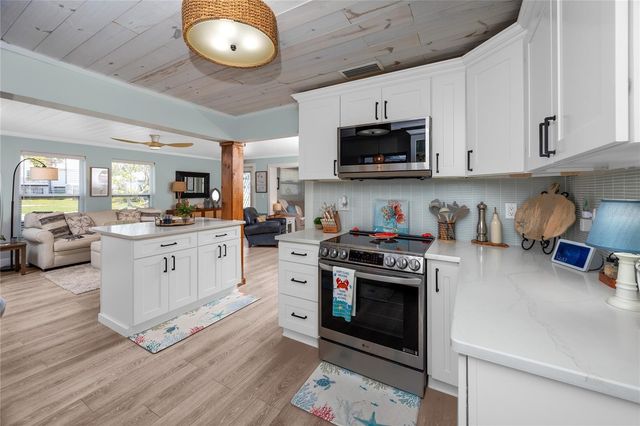136 143RD AVENUE E, Madeira Beach, FL 33708