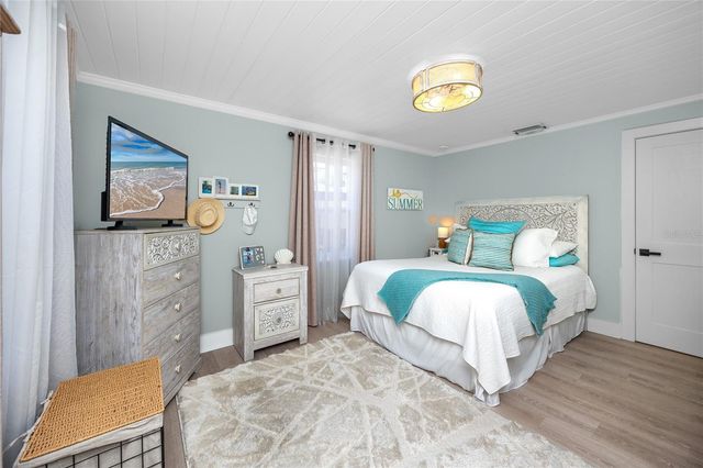 136 143RD AVENUE E, Madeira Beach, FL 33708