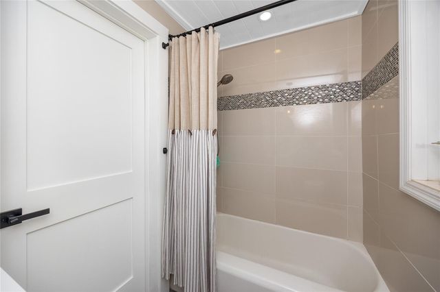 136 143RD AVENUE E, Madeira Beach, FL 33708