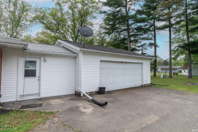 51795 Juniper Road, South Bend, IN 46637