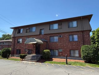 45 Log St Apt 1H, Manchester, NH 03102