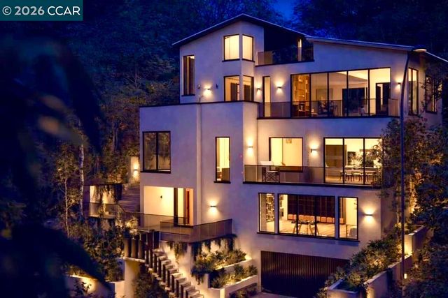 6030 Girvin Dr, Oakland, CA 94611