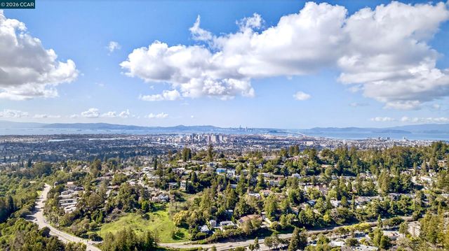 6030 Girvin Dr, Oakland, CA 94611