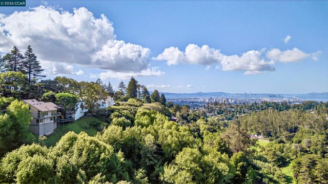 6030 Girvin Dr, Oakland, CA 94611