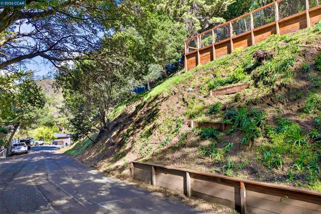 6030 Girvin Dr, Oakland, CA 94611