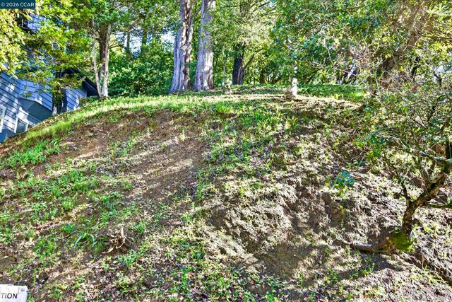 6030 Girvin Dr, Oakland, CA 94611