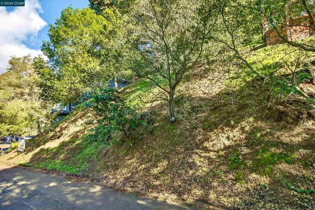 6030 Girvin Dr, Oakland, CA 94611