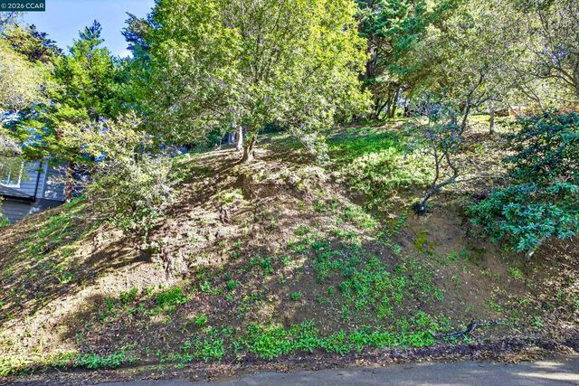 6030 Girvin Dr, Oakland, CA 94611