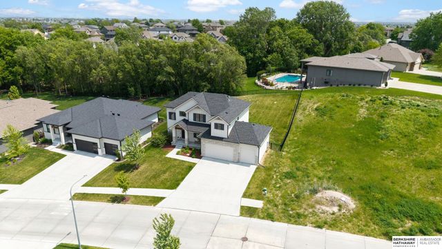 7725 N 166th Street, Bennington, NE 68007