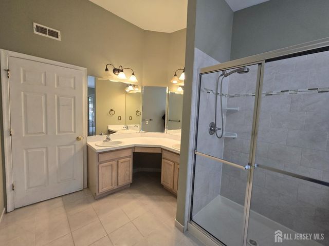 18 Linda Court, Old Bridge, NJ 08879