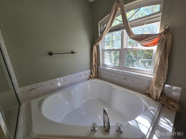 18 Linda Court, Old Bridge, NJ 08879