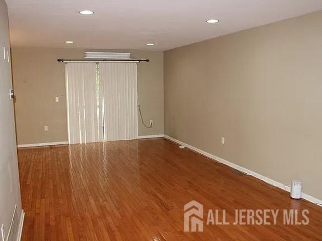 18 Linda Court, Old Bridge, NJ 08879