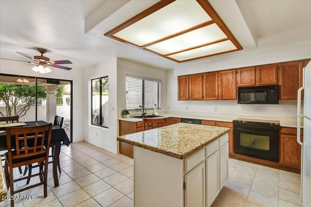 9404 W MORROW Drive, Peoria, AZ 85382