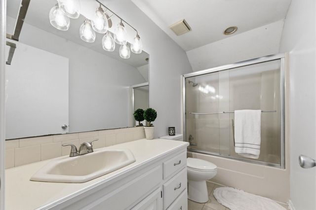 1319 N Tallyrand St, Wichita, KS 67206