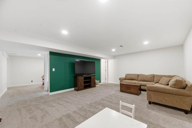 1319 N Tallyrand St, Wichita, KS 67206