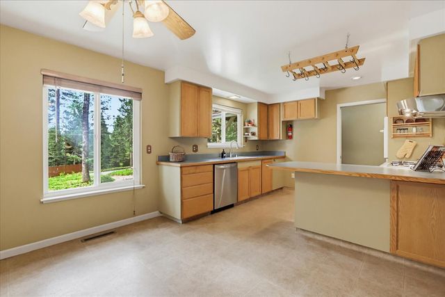15186 Meadow Dr, Grass Valley, CA 95945