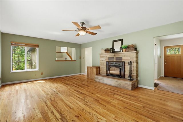 15186 Meadow Dr, Grass Valley, CA 95945