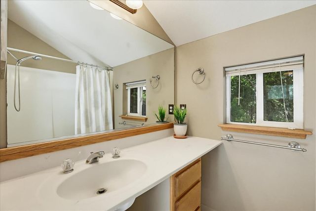 15186 Meadow Dr, Grass Valley, CA 95945