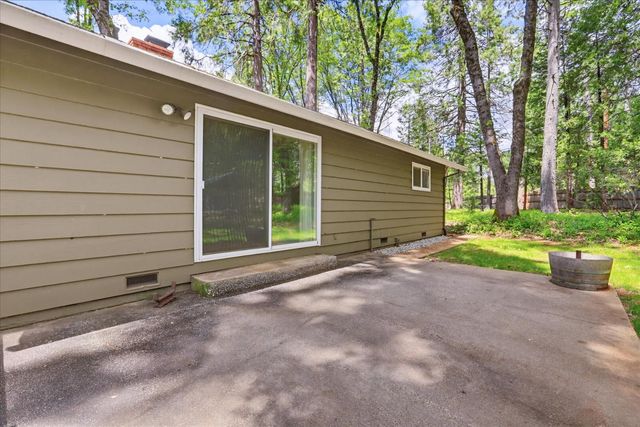 15186 Meadow Dr, Grass Valley, CA 95945