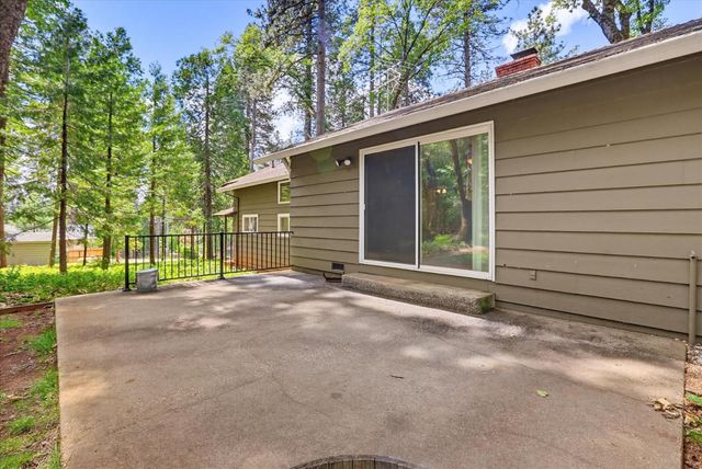 15186 Meadow Dr, Grass Valley, CA 95945