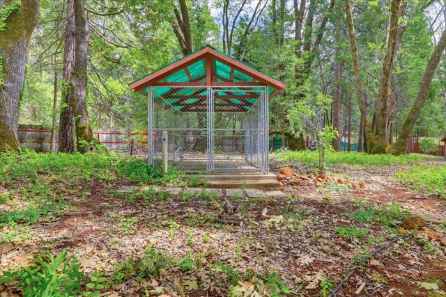 15186 Meadow Dr, Grass Valley, CA 95945