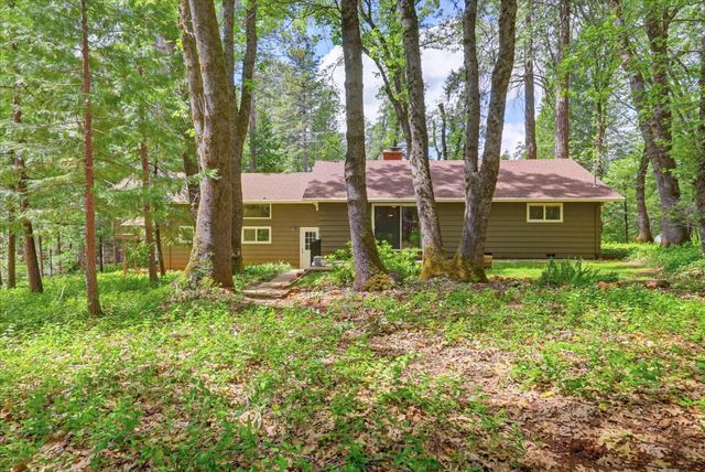 15186 Meadow Dr, Grass Valley, CA 95945