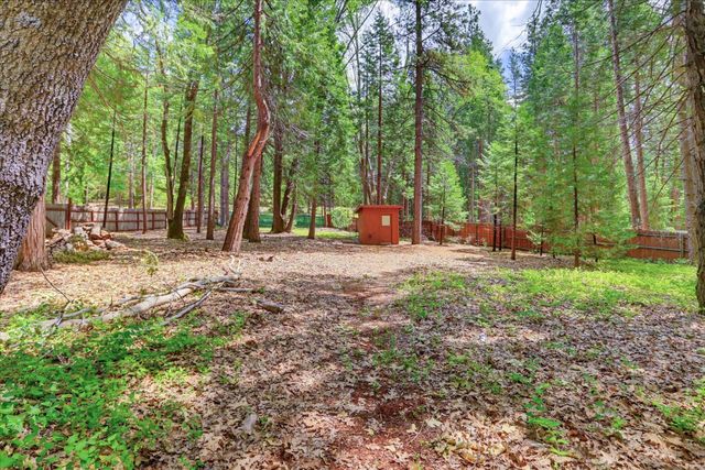 15186 Meadow Dr, Grass Valley, CA 95945
