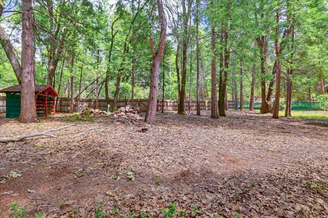 15186 Meadow Dr, Grass Valley, CA 95945