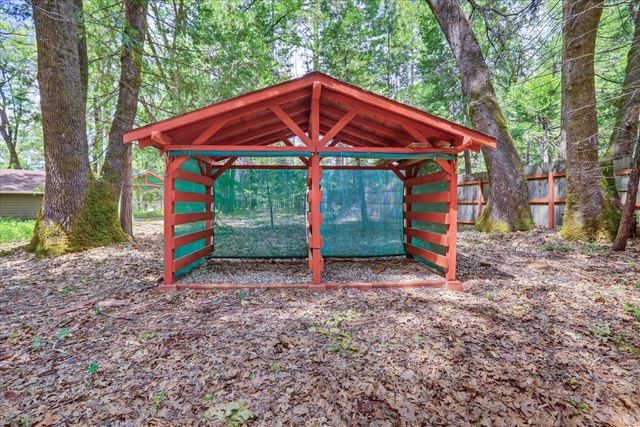 15186 Meadow Dr, Grass Valley, CA 95945