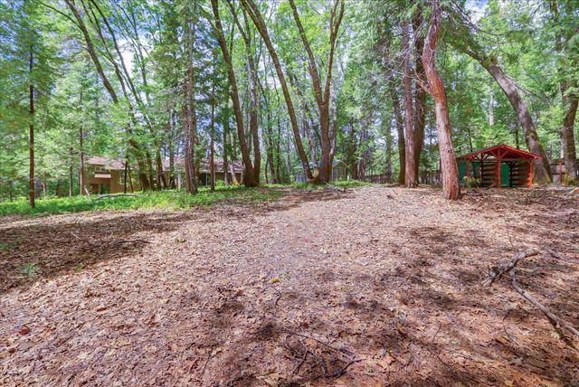 15186 Meadow Dr, Grass Valley, CA 95945