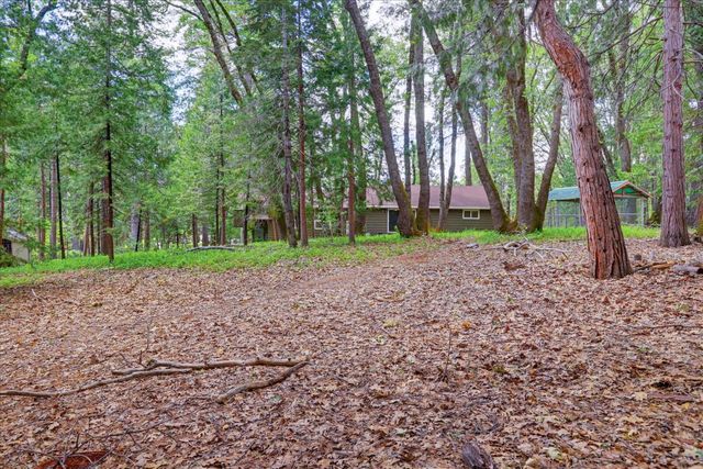 15186 Meadow Dr, Grass Valley, CA 95945