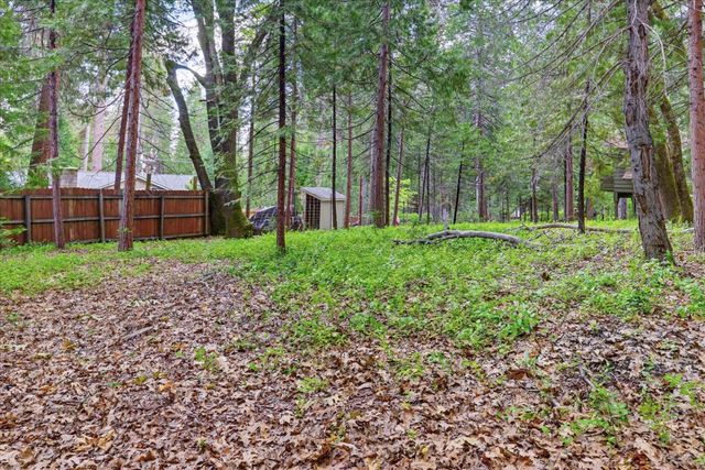 15186 Meadow Dr, Grass Valley, CA 95945