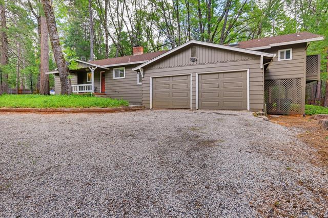 15186 Meadow Dr, Grass Valley, CA 95945